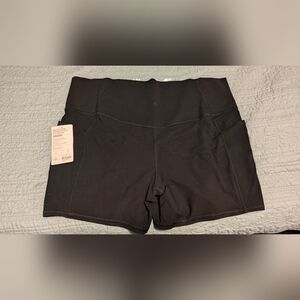 Athleta Salutation Stash 5" Shorts